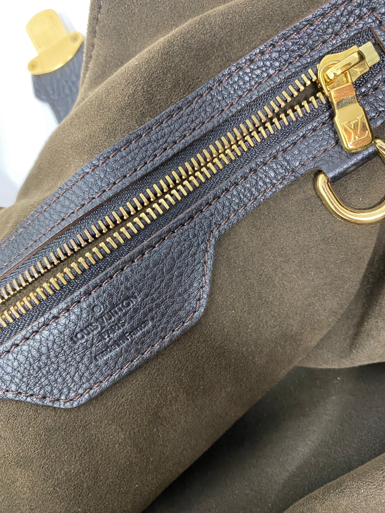 Mahina leather handbag Louis Vuitton Black in Leather - 26527180