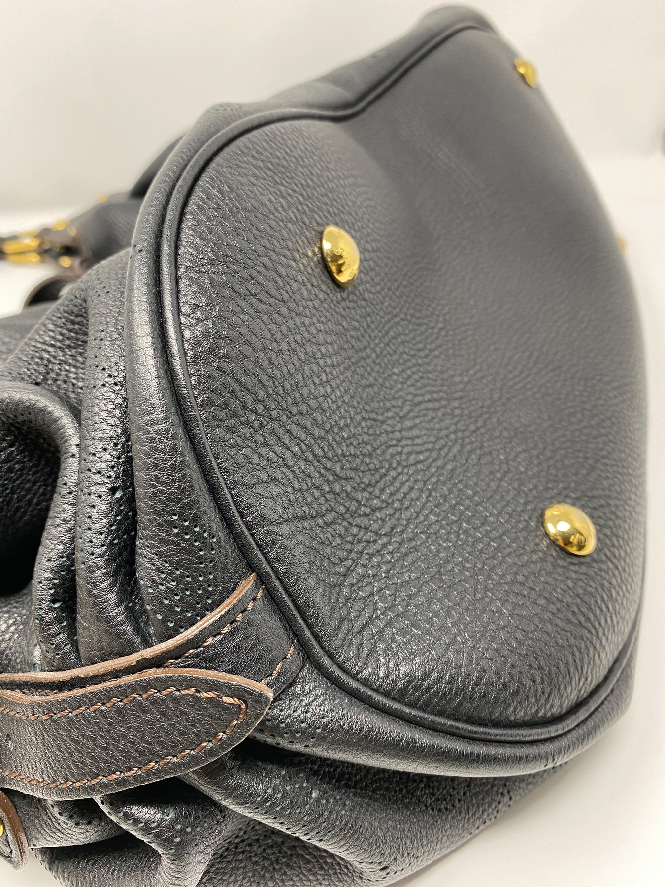 Louis Vuitton Monogram Mahina XL Bag M95547 Black Leather Pony-style  calfskin ref.961314 - Joli Closet